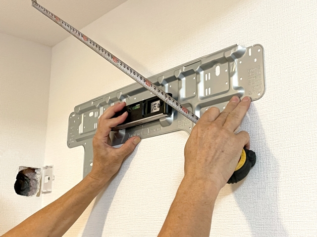 エアコンの穴位置が合わない原因