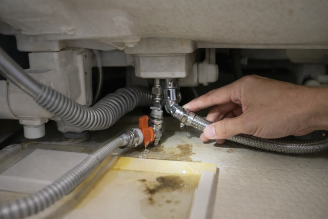 浴槽下の漏水予兆を見逃さないための点検項目